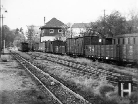 Lommatzsch am 28. Oktober 1972: Die Einsatzfristen vieler Güterwagen sind abgelaufen, Fensterscheiben eingeschlagen.