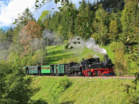 Eine sächsische IV K leistet einer österreichischen U Vorspann – das gab es am 27. September 2020 auf der Ybbstalbahn-Bergstrecke beim Partnerverein der IG Preßnitztalbahn e. V. zu erleben. | Foto: Ralf Kirion Eine sächsische IV K leistet einer österreichischen U Vorspann – das gab es am 27. September 2020 auf der Ybbstalbahn-Bergstrecke beim Partnerverein der IG Preßnitztalbahn e. V. zu erleben.
