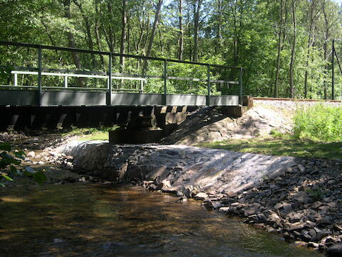 Uferbefestigung an der Brücke am Kilometer 21,3.