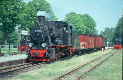 Anläßlich der Eröffnung des neuen „Pollo“ Streckenabschnittes von Brünkendorf nach Vettin kam Mitte Mai Lok 20 des Vereins „Mansfelder Bergwerksbahn e. V“ als 99 1401 zum Einsatz.