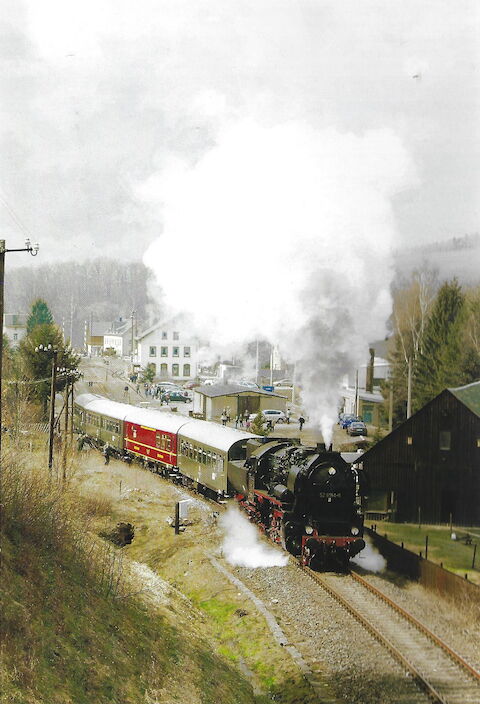 Am Ostersamstag verließ 52 8154 mit dem VSE-Museumszug den Bf Markersbach.