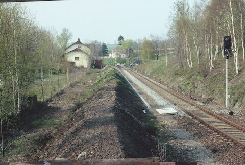 Am 3. Mai 2004 existiert in Walthersdorf nur noch das durchgehende Streckengleis der Strecke Schwarzenberg – Annaberg-Buchholz.