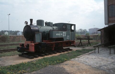 Diese 900-mm-Lokomotive (Henschel 1910/10247) kann seit kurzem in Zeitz besichtigt werden.