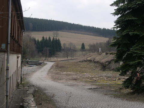 Blick von der Zufahrt am Paschweg auf das künftige Baustellengelände.