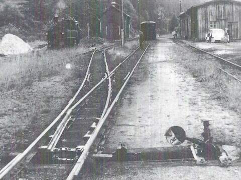 Der Bahnhof Carlsfeld 1964. In ähnlicher Form soll er noch dieses Jahr wieder zu erleben sein.