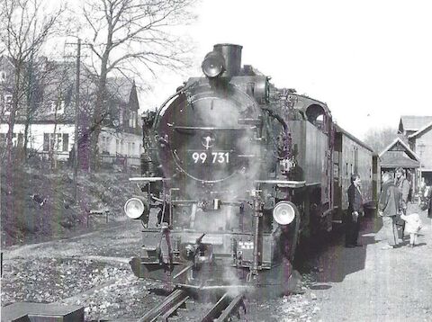 Am Osterwochenende wurde in Zittau der Indienststellung der Schmalspureinheitsloks (99.73-76) vor 75 Jahren gedacht. 99 731 erhielt aus diesem Grund einen Rauchkammerzentralverschluß