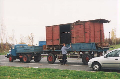 Am 8. Dezember fand die Bergung des Gw­-Wagenkastens 99-61-15 in Wildbach mit Hilfe von Mitgliedern der Historischen Feldbahn Dresden e. V statt.