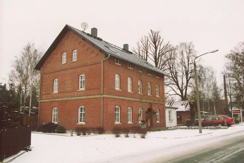 Das Empfangsgebäude Oppach wird heute als Wohnhaus genutzt.