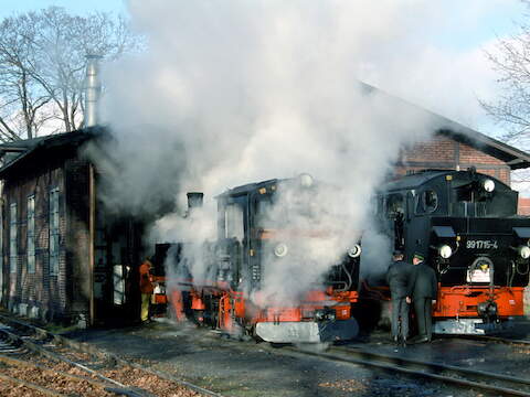 Zu Gast in Radeburg: 991608-1 und 991715-4am 7. Dezember 2003.