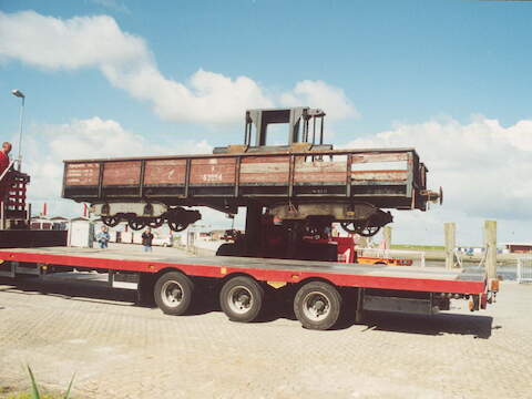 Am 27. Juni 2002 wurde der seit 1944 auf Wangerooge befindliche DB-Wagen 63054 in Harlesiel verladen und in die Niederlande transportiert. Hier soll er in diesem Sommer eingesetzt werden.